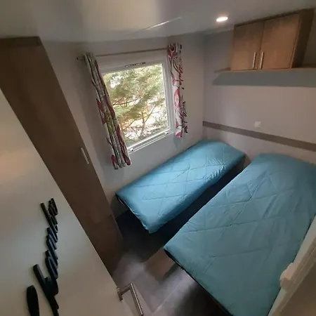 L'echappee Parisienne Nyaraló