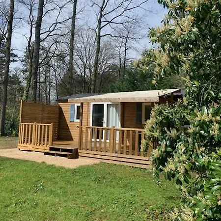 L'echappee Parisienne Nyaraló